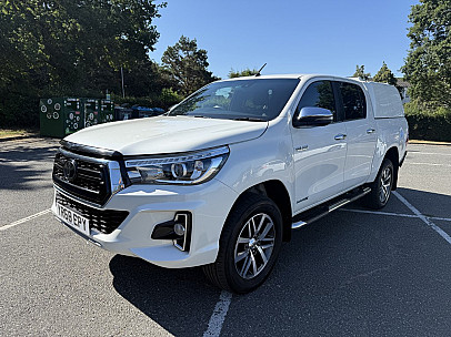 Toyota Hilux 2.4 D-4D Invincible X Auto 4WD Euro 6 4dr (TSS, 3.5t)